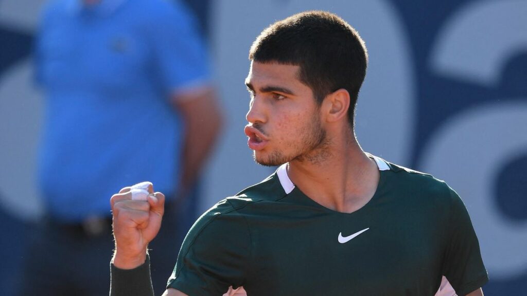 Alcaraz gioca a tennis con il fratellino di dieci anni (VIDEO)