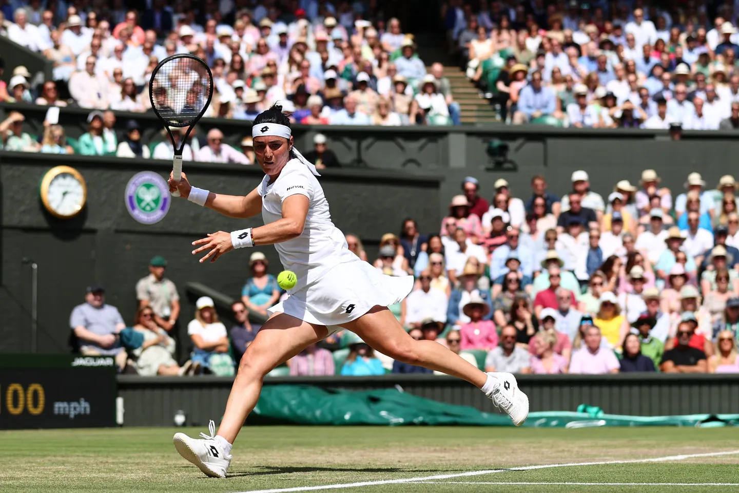 Jabeur da record: è finale a Wimbledon