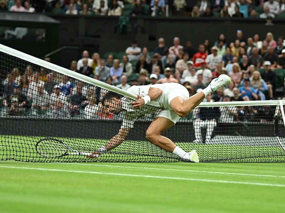 Wimbledon, Djokovic finisce in rete contro Hurkacz