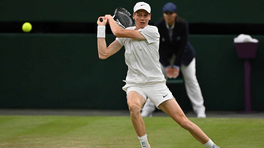 Wimbledon, il tweener di Sinner fa il giro del mondo (VIDEO)