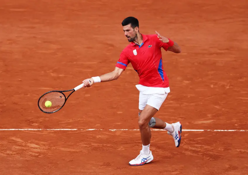 Olimpiadi, Djokovic in semifinale lancia l’allarme: ho paura per il mio ginocchio