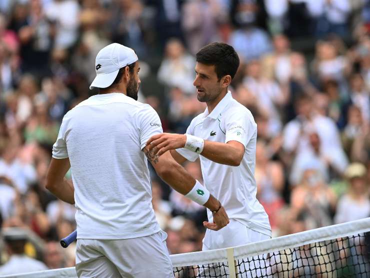 Berrettini saluta Djokovic a Wimbledon