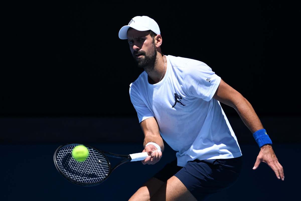 Djokovic colpisce di dritto