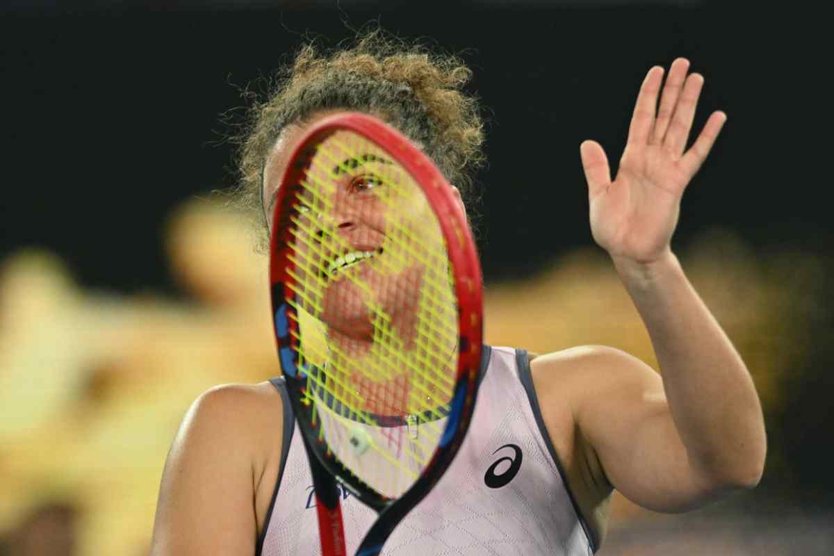 Jasmine Paolini applaude al termine del match