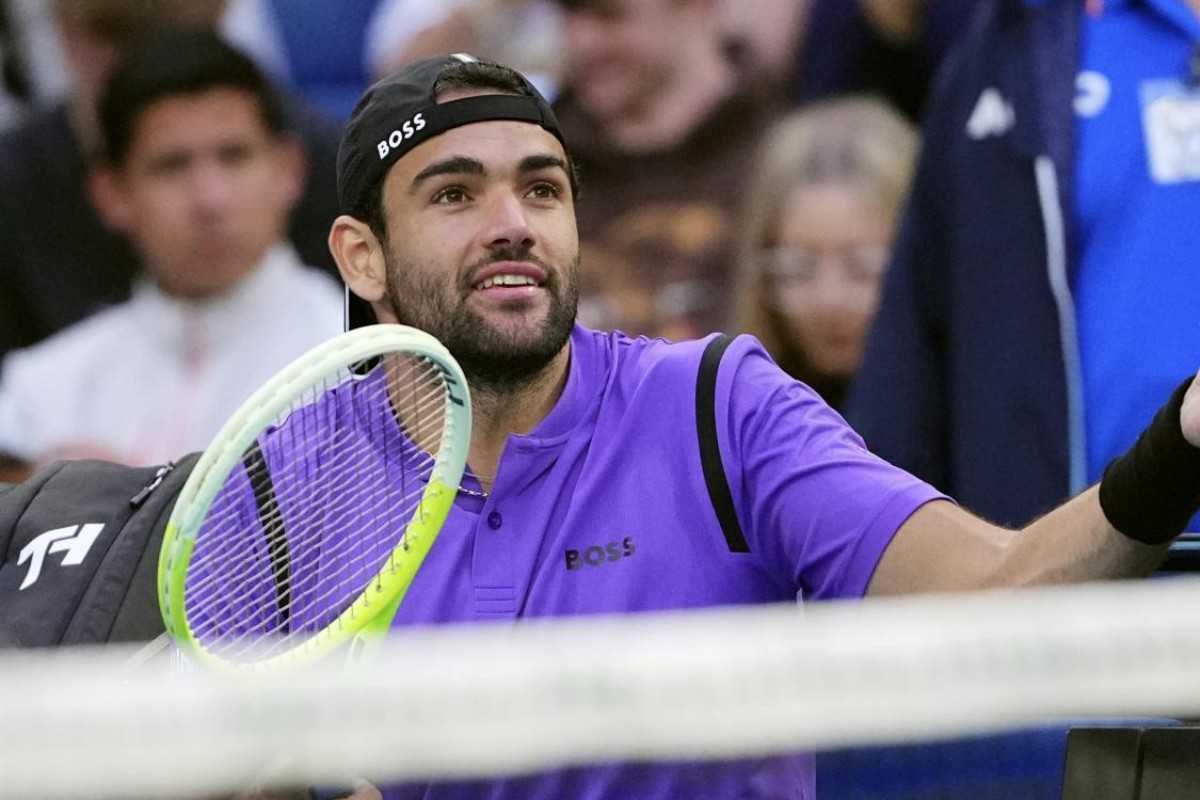 Matteo Berrettini discute con l'arbitro