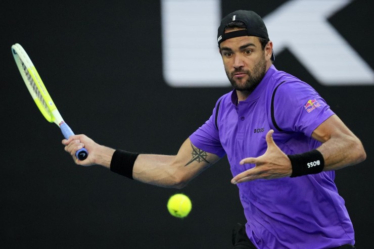 Matteo Berrettini in azione a Melbourne