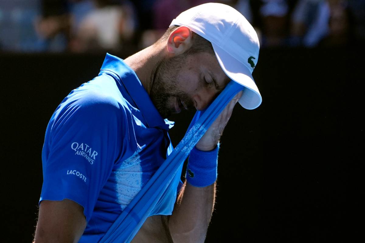 Novak Djokovic in difficoltà fisiche a Melbourne