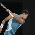 Carlos Alcaraz impreca durante la sfida con Djokovic