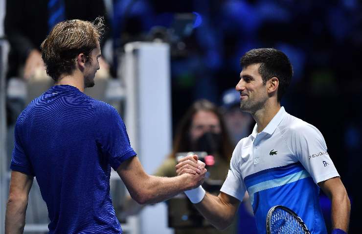 Djokovic Zverev stretta di mano