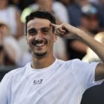 Lorenzo Sonego esulta all'Australian Open