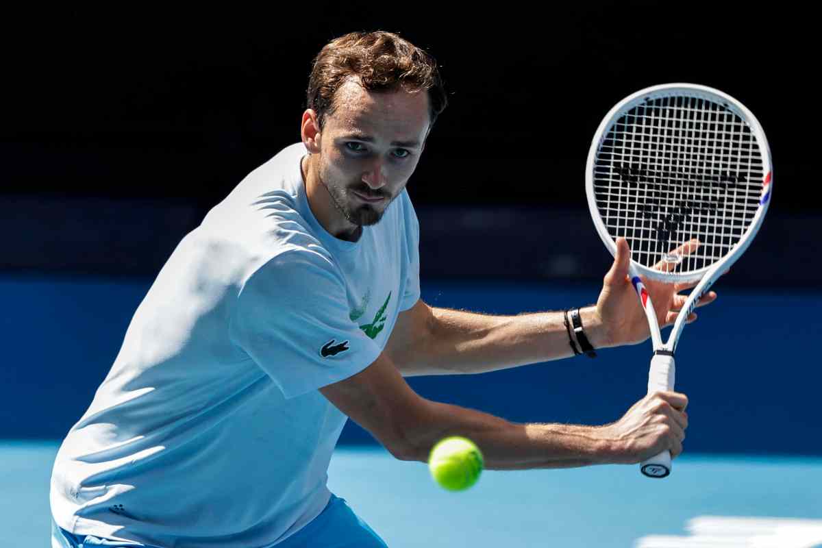 Daniil Medvedev in allenamento a Melbourne