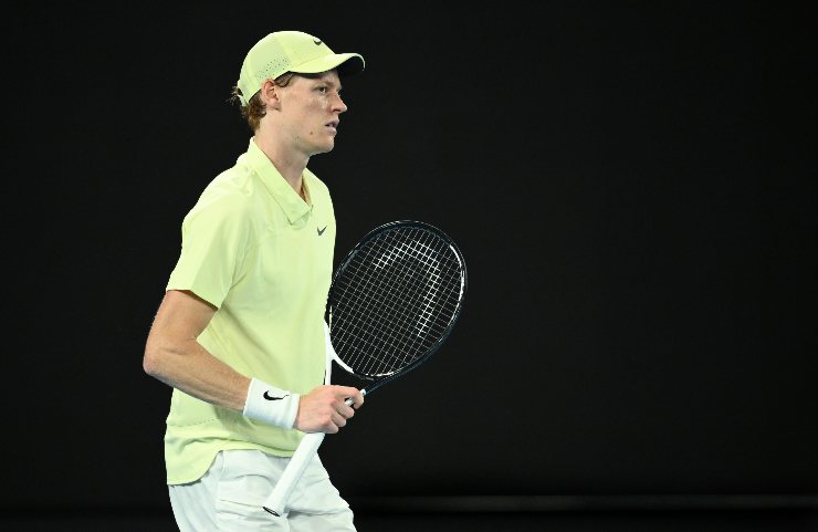 Jannik Sinner in azione all'Australian Open