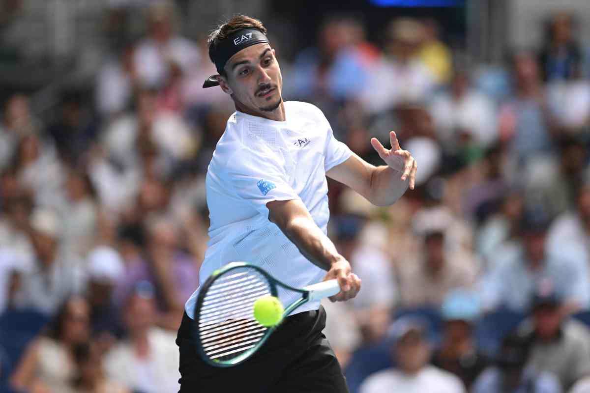 Lorenzo Sonego durante un match 
