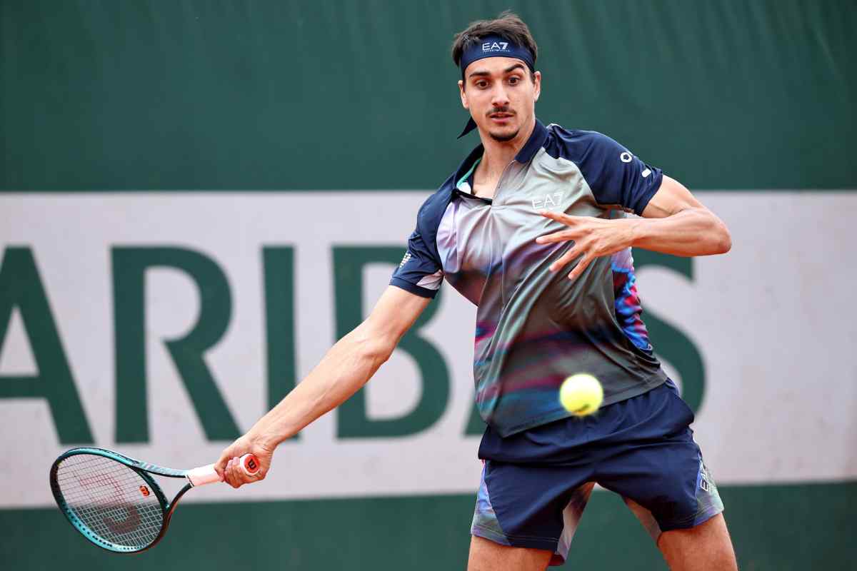 Lorenzo Sonego durante un match 