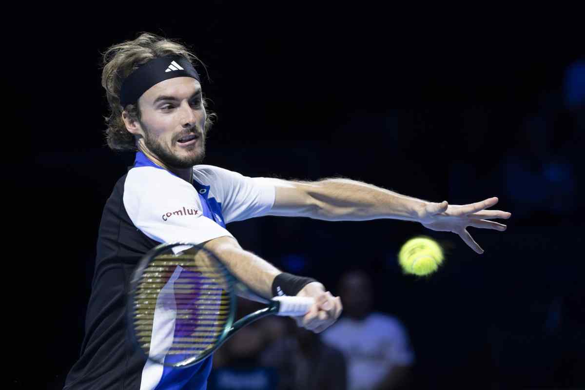 Stefanos Tsitsipas in campo 