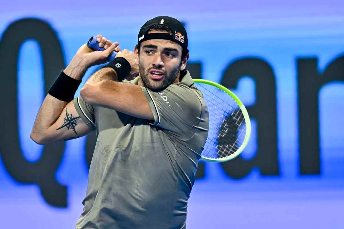 Matteo Berrettini in campo a Dubai