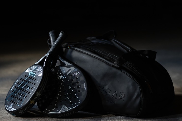 Due racchette e una borsa da padel