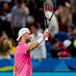 Grigor Dimitrov saluta il pubblico