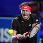 Il tennista tedesco Alexander Zvererv durante un incontro