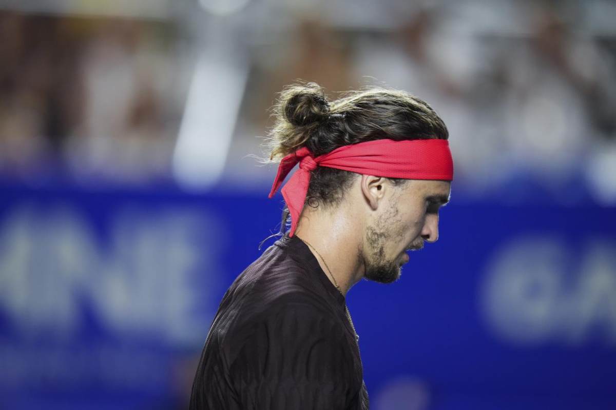 Alexander Zverev di profilo e sconsolato