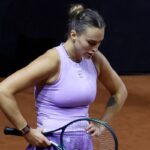 Aryna Sabalenka sconsolata a Stoccarda