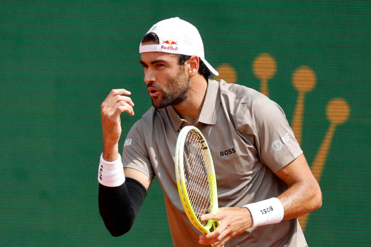 Matteo Berrettini in campo a Montecarlo