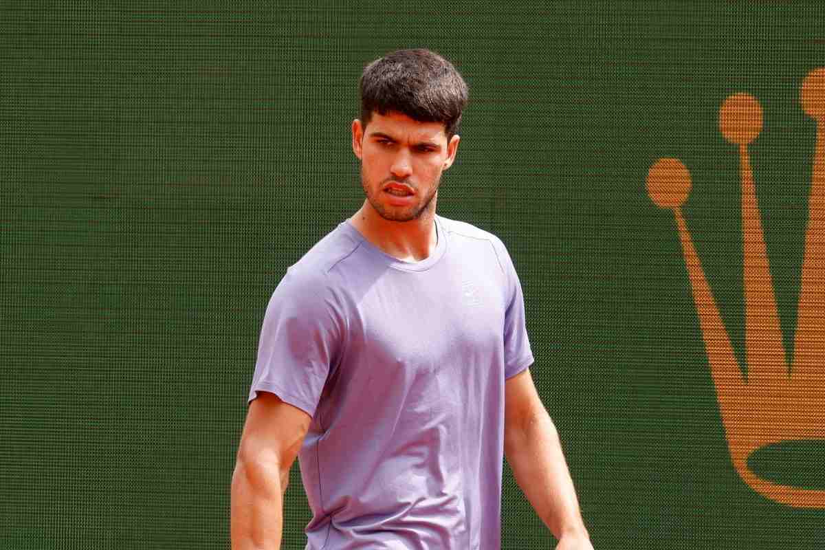 Carlos Alcaraz deluso sul centrale di Monte Carlo