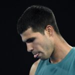 Carlos Alcaraz rassegnato durante un match