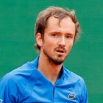 Daniil Medvedev contrariato a Madrid
