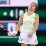 Jasmine Paolini contrariata dopo un errore