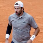 Matteo Berrettini in campo a Monte Carlo