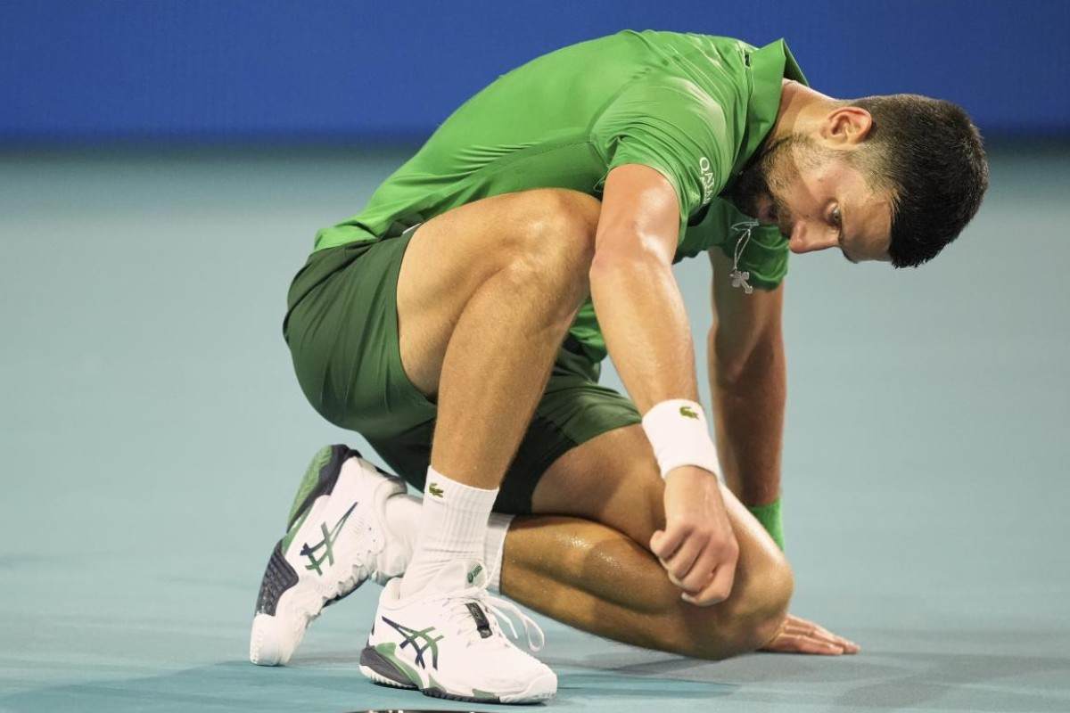 Novak Djokovic a terra a Miami