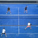 Frangente di un match di padel con prospettiva dall'alto