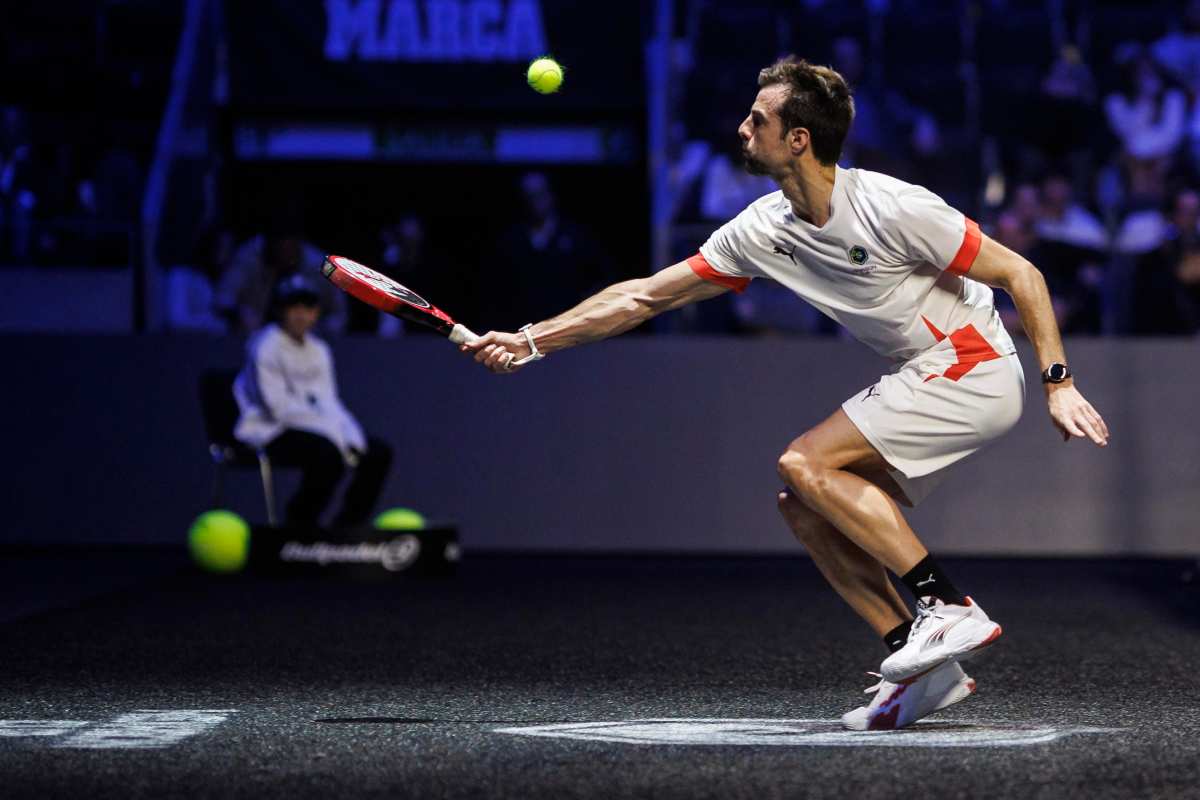 Un giocatore di Padel in campo