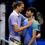 Zverev abbraccia Alcaraz a rete