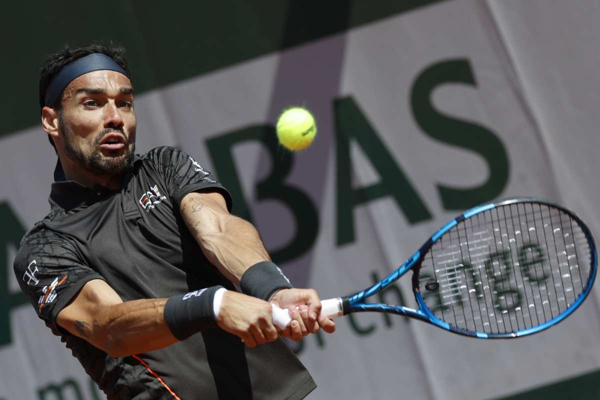Fabio Fognini colpisce la palla di rovescio