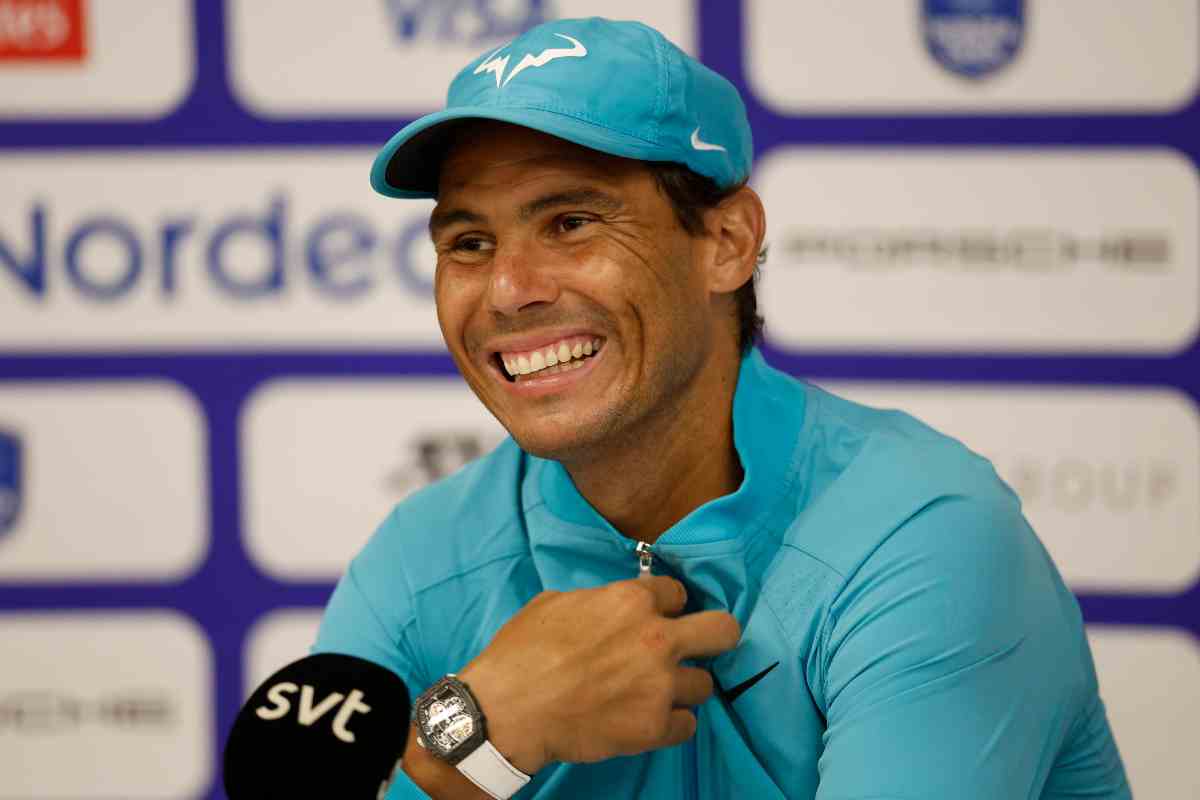 Rafa Nadal sorridente in conferenza stampa